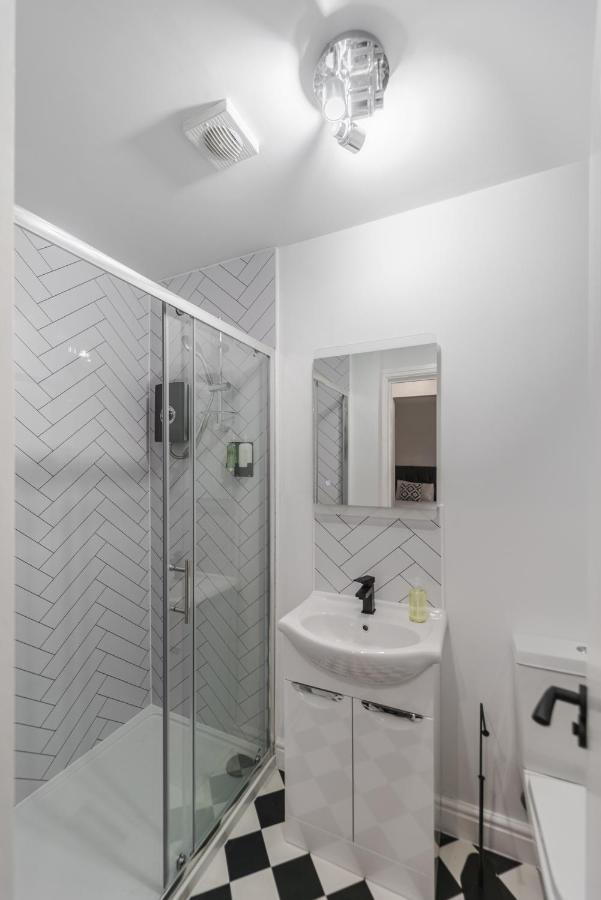 Deluxe Studio Apartments Дарби Стая снимка