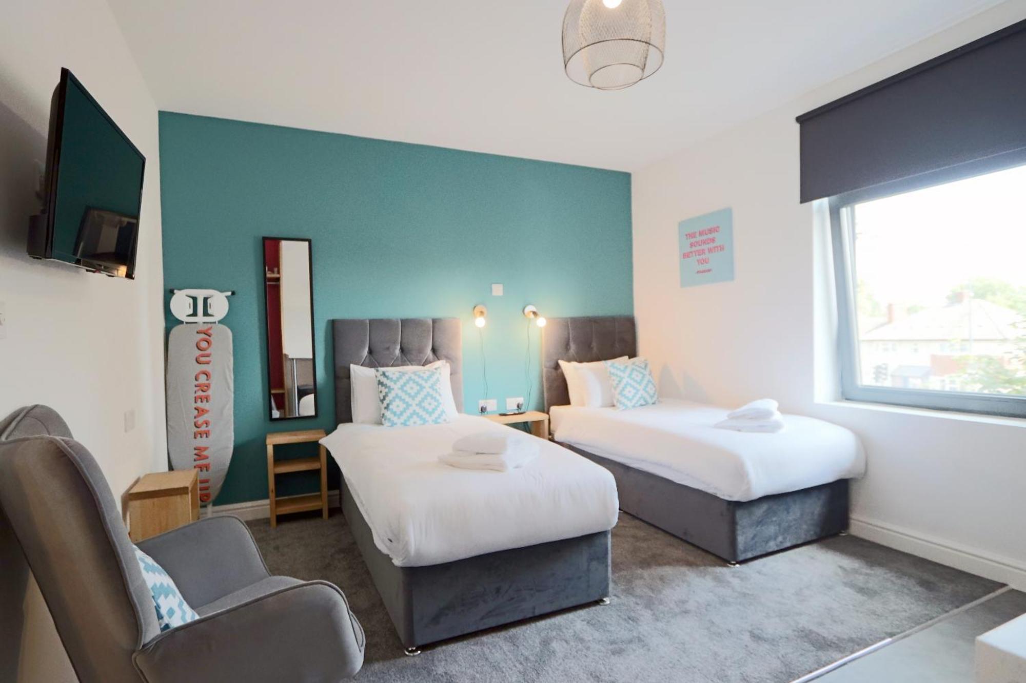 Deluxe Studio Apartments Дарби Стая снимка
