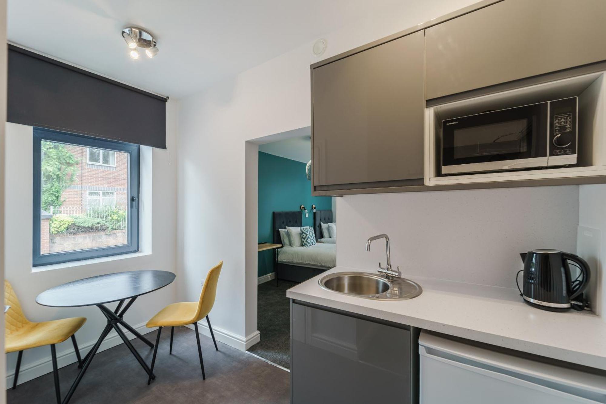 Deluxe Studio Apartments Дарби Стая снимка