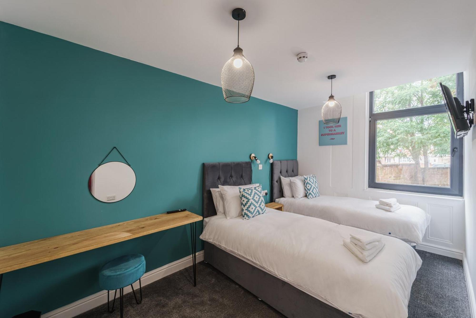 Deluxe Studio Apartments Дарби Стая снимка
